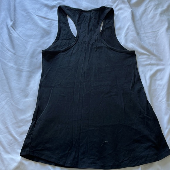 Black skull tank - Picture 2 of 4